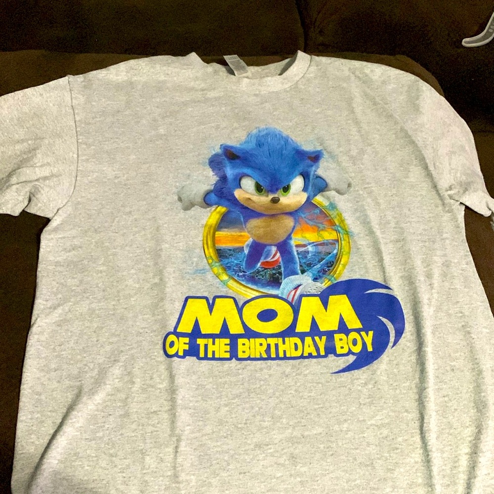 EUC Sonic family tee.